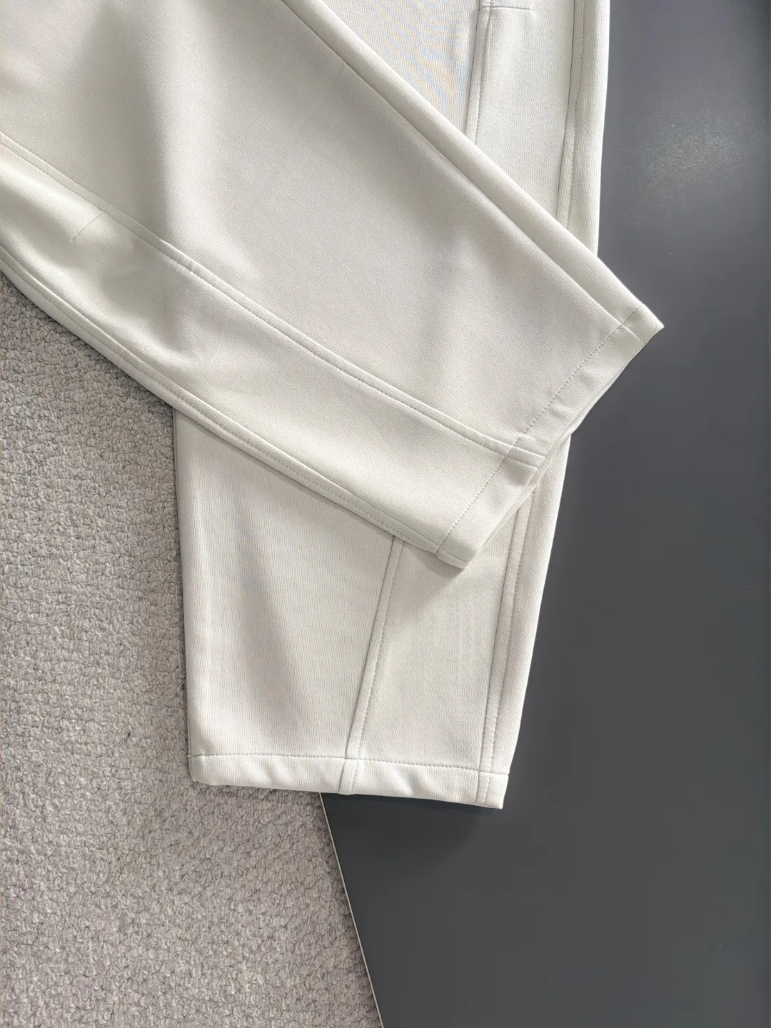 Next day shipment P195 Balenciaga 2026 Autumn and Winter New Arrival elastic band casual pants, counter-customized fabrics, Breathable, high comfort, impeccable details, brand element design concept, reflecting high quality. It feels delicate and soft! It presents a casual cut and the upper body shape is great! Sizes:S-3XL